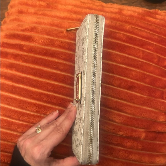 Michael Michael Kors Jet Set Continental Full Zip Monogram Wallet in Vanilla - Picture 11 of 12